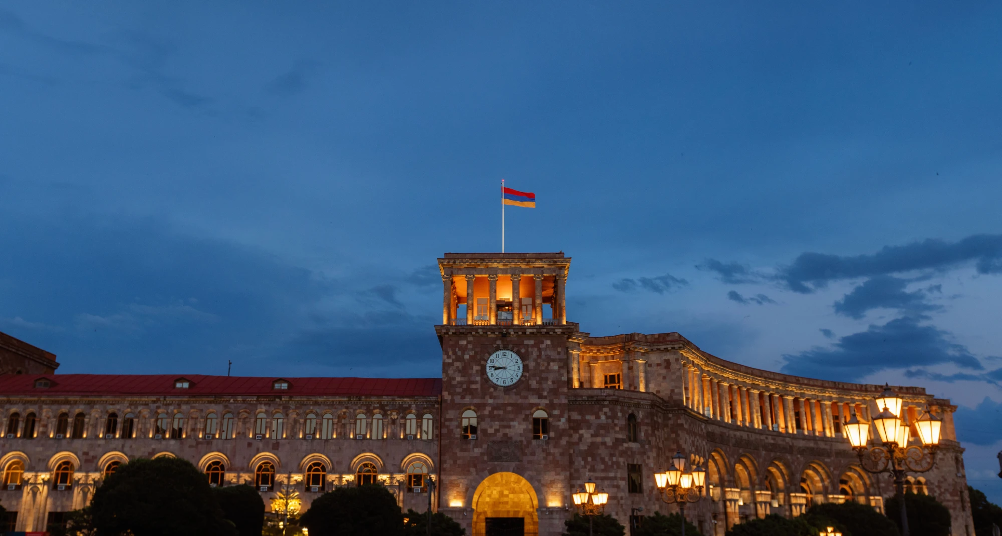 night-view-of-the-government-house-in-republic-squ-2026-03-18-08-24-08-utc